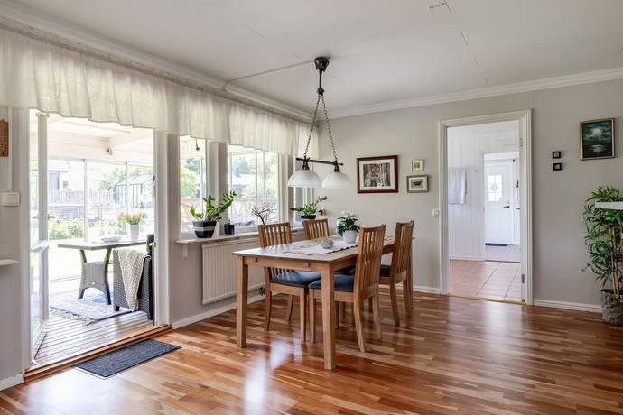 5 rum Villa på Tomtavägen 29 Vintrosa Örebro kommun - bild 15