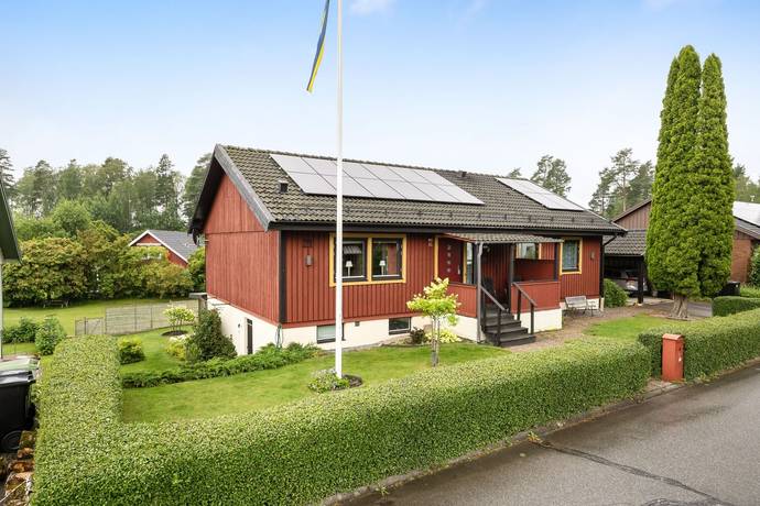 5 rum villa på Brudslöjevägen 21 Norra Gryta, Västerås kommun - bild 1