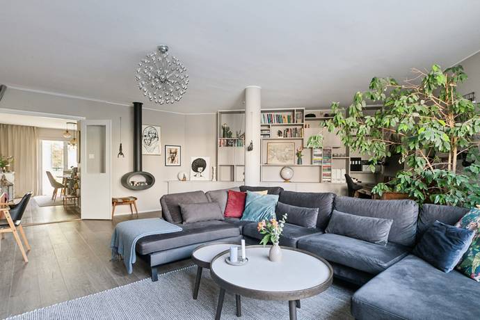 5 rum lägenhet på Molkomsbacken 25 Farsta - Centrum, Stockholms kommun - bild 1