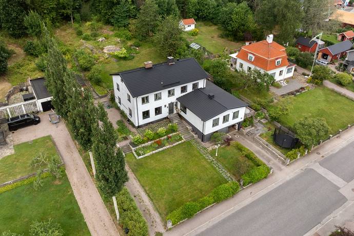 12 rum villa på Drottninggatan 25 Centrala Vårgårda, Vårgårda kommun - bild 4