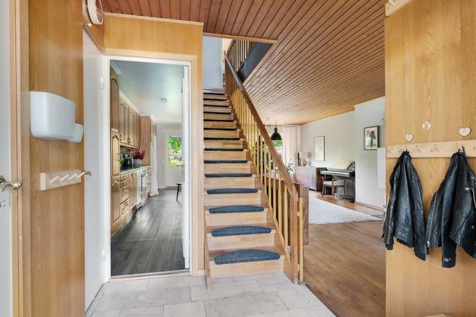 6 rum Radhus på Ängsullsvägen 43 Vällingby - Kälvesta Stockholms kommun - bild 6
