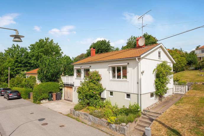 5 rum Villa på Hjortronvägen 8 Eneby Stockholms kommun - bild 1