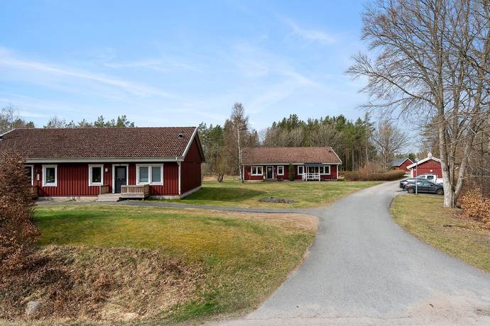 Fjärdsjömåla 510A, 510B, 511A, 511B samt tomtmark Fjärdsjömåla 1:54-1:56, Flymen, Karlskrona kommun
