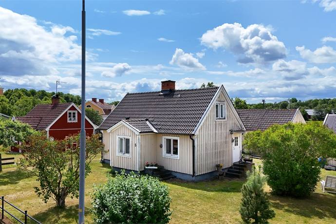3 rum Villa på Solbergavägen 5 Ålems Kyrkby Mönsterås kommun - bild 1