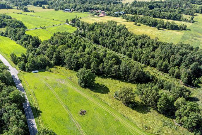 tomt på Vill du skapa ditt drömhus med tillhörande stall? Tomt utanför detaljplanerat område kan bli ditt Eskilstuna, Eskilstuna kommun - bild 3
