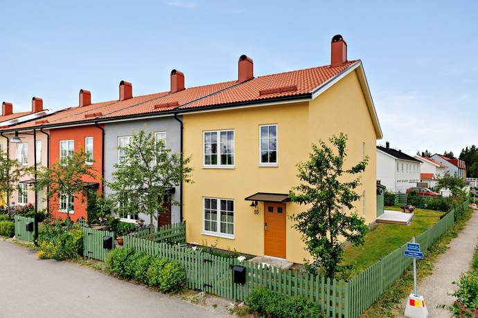 5 rum radhus på Gyllenstiernas Allé 55 Märsta, Sigtuna kommun - bild 1