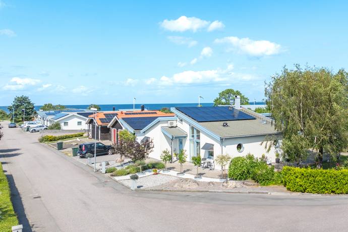 9 rum vinterbonat fritidshus på Bågsträngsgatan 18 Borgholm, Borgholms kommun - bild 1