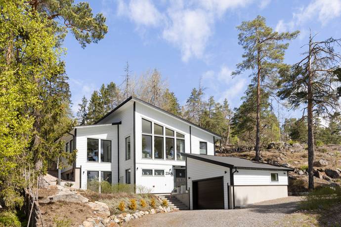 5 rum villa på Gamla Stockholmsvägen 234A Glömsta, Huddinge kommun - bild 1