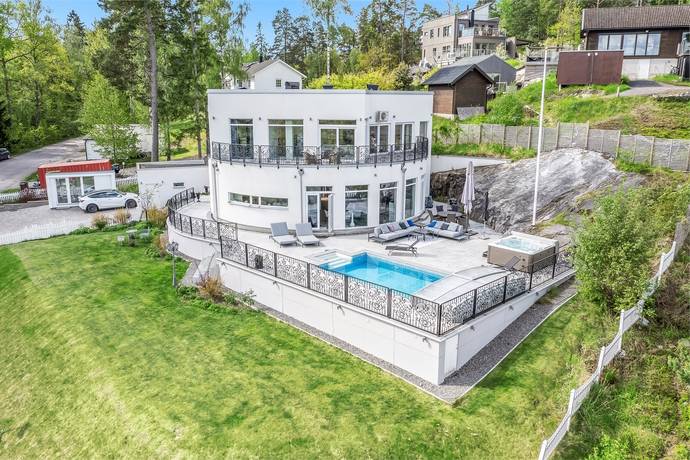 6 rum villa på Bryggvägen 13 Tyresö Strand, Tyresö kommun - bild 1