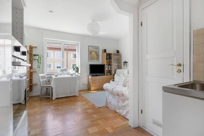 1 rum lägenhet på Mäster Simons väg 9 B lgh 1102 Frösunda, Solna kommun - bild 2