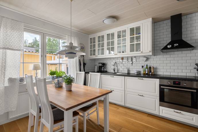 5 rum radhus på Skogsvägen 9 Öringe, Tyresö kommun - bild 1