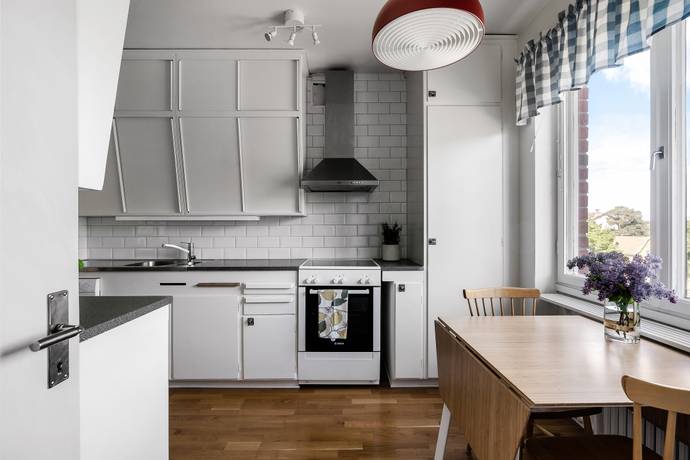 2 rum lägenhet på Bastuhagsvägen 6, 3 tr Stureby - Enskede, Stockholms kommun - bild 1