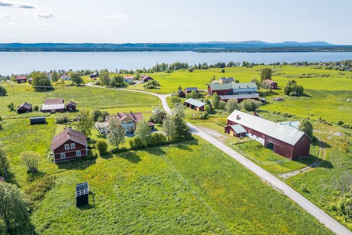 7 rum gård/skog på Hov 110 Hackås, Bergs kommun - bild 3