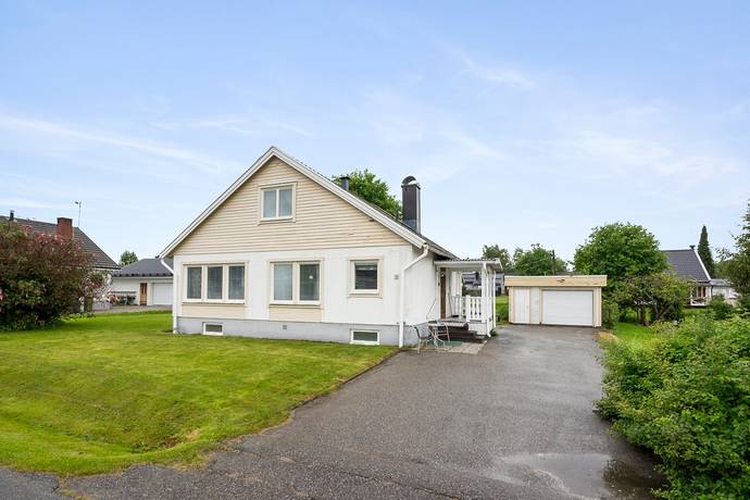 villa på Svarvargatan 8 Backen, Piteå kommun - bild 1