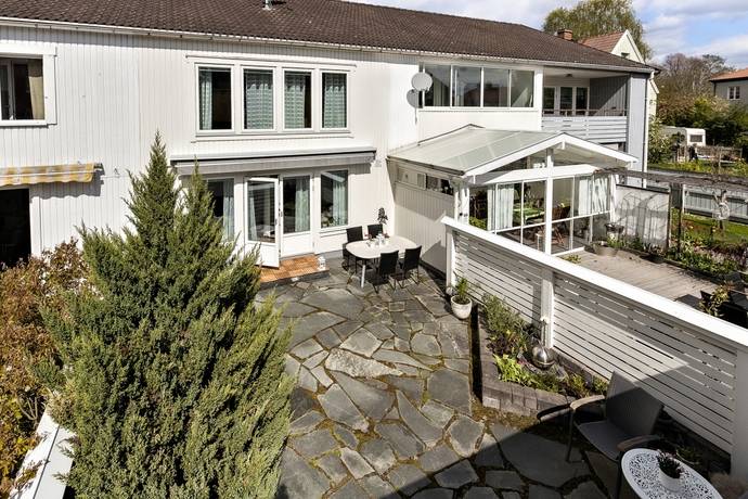 4 rum radhus på Hägnadsvägen 1B Centrum, Enköpings kommun - bild 1