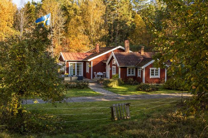 5 rum gård/skog på Ribbingelund Nystugan Ribbingelund, Eskilstuna kommun - bild 1