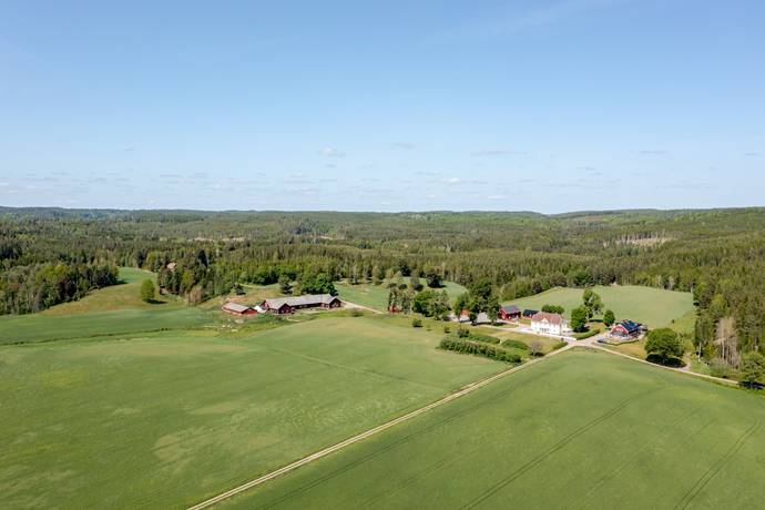 10 rum gård med jordbruk på Mjölsefall 1 Kisa, Kinda kommun - bild 2