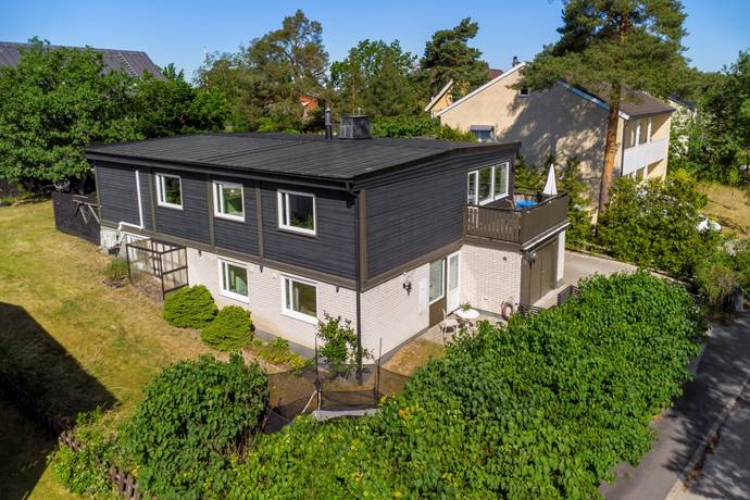 7 rum villa på Markvägen 43 Nälsta, Stockholms kommun - bild 1