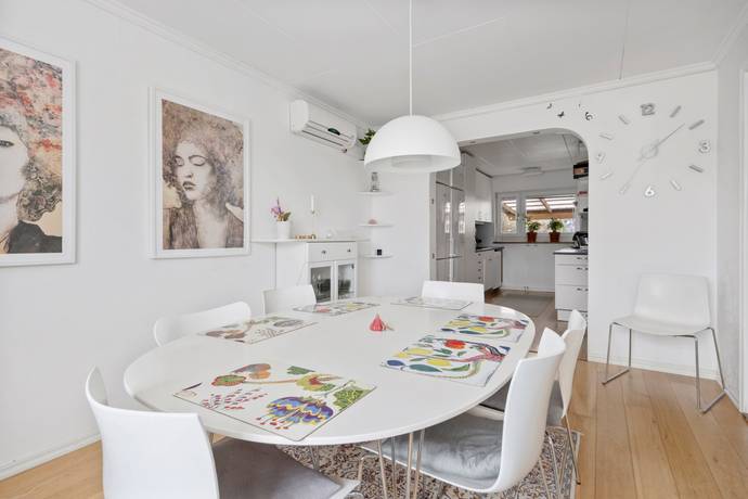6 rum Radhus på Basgränd 127 Vällingby - Kälvesta Stockholms kommun - bild 7