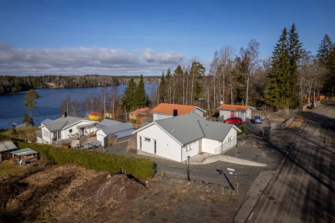 4 rum villa på Herrekvarnsvägen 170B Simsjön, Skövde kommun - bild 1