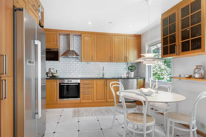 8 rum villa på Åkervägen 46B Helenelund, Sollentuna kommun - bild 5
