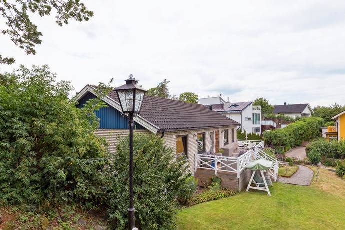 7 rum villa på Norra Bondevägen 30 Trångsund, Huddinge kommun - bild 2