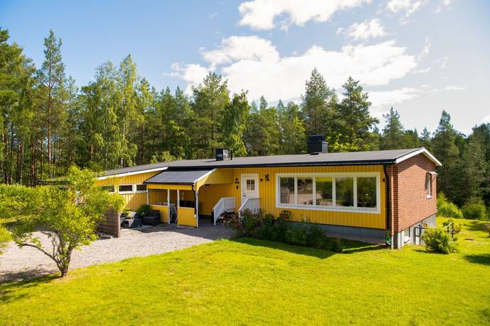 5 rum villa på Källbacksvägen 13 Strömsbruk, Nordanstigs kommun - bild 1