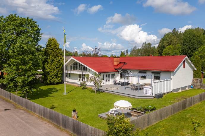 5 rum villa på Ringvägen 36 Karlslund, Kils kommun - bild 1
