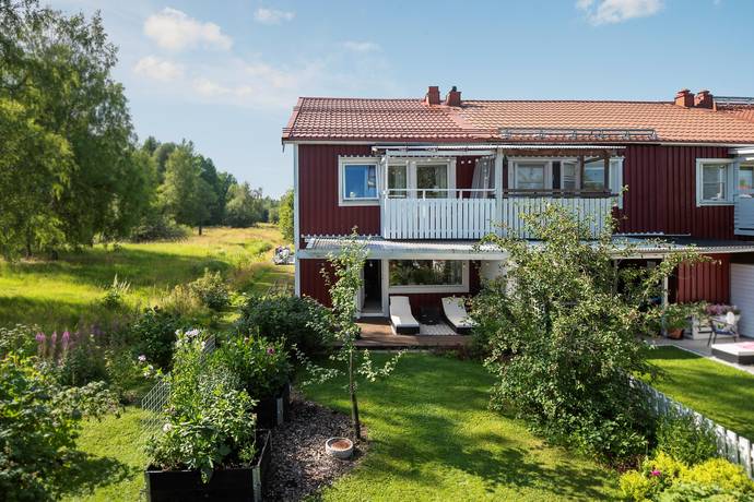 6 rum radhus på Klarinettstråket 19 Rödäng, Umeå kommun - bild 1