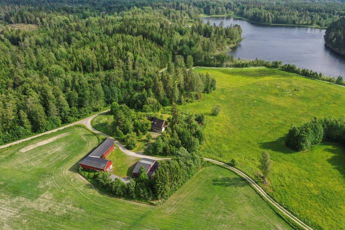 6 rum Gård med jordbruk på Bosjön 101 Lindesbergs kommun - bild 3