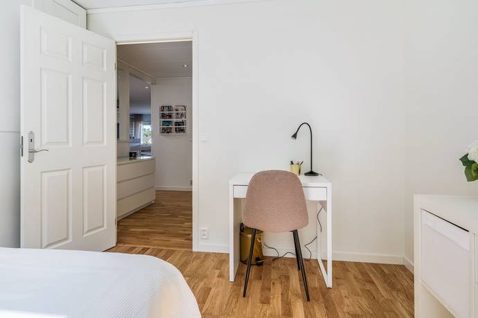8 rum Radhus på Grenadjärgatan 13 Södra Skiljebo Västerås kommun - bild 22