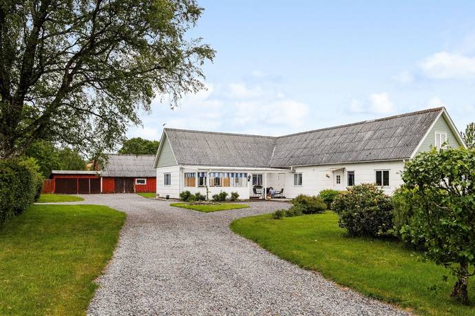 gård utan jordbruk på Hässlås 601 Långås, Falkenbergs kommun - bild 1