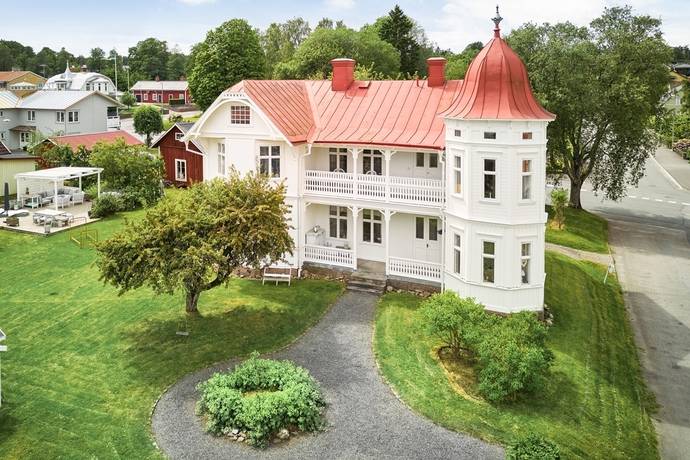8 rum villa på Idrottsgatan 9 Skillingaryd, Vaggeryds kommun - bild 1