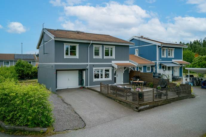 6 rum Villa på Humlevägen 14 Bollstanäs Upplands Väsby kommun - bild 1