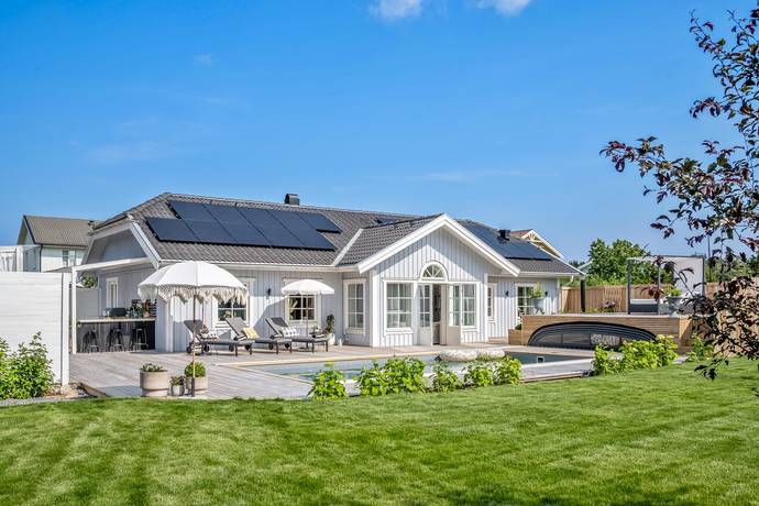 4 rum villa på Tungelstavägen 214 Ålsta, Haninge kommun - bild 1