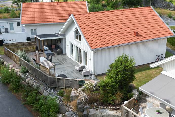 4 rum vinterbonat fritidshus på Kungsviksvägen 5A Lökholmen, Strömstads kommun - bild 1