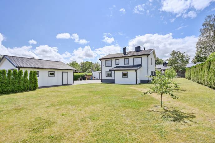 8 rum villa på Skattbondevägen 6 Fresta, Upplands Väsby kommun - bild 1