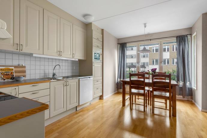 3 rum lägenhet på Gustav III:s Boulevard 83 Frösunda, Solna kommun - bild 2