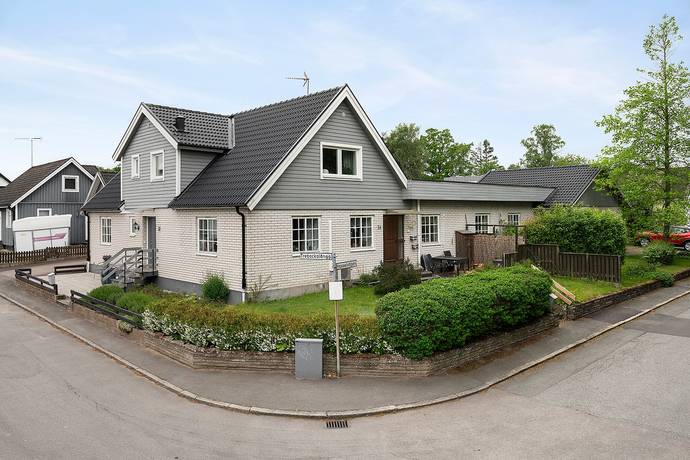 9 rum Villa på Trebackalånggatan 13, Hasselvägen 1A, Hasselvägen 1B Hässleholm - Ekedal Hässleholms kommun - bild 2