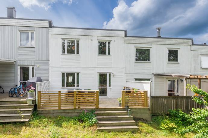 5 rum Radhus på Bivägen 83 Björkhaga Österåkers kommun - bild 1