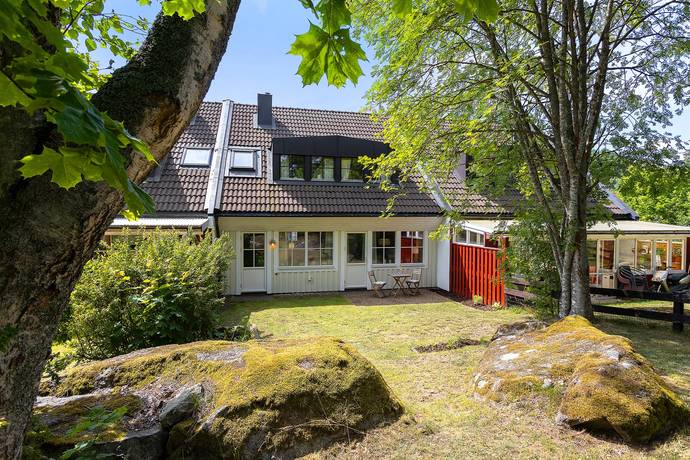 6 rum radhus på Blomstervägen 24 Hanemåla / Fredrikslund, Nybro kommun - bild 1