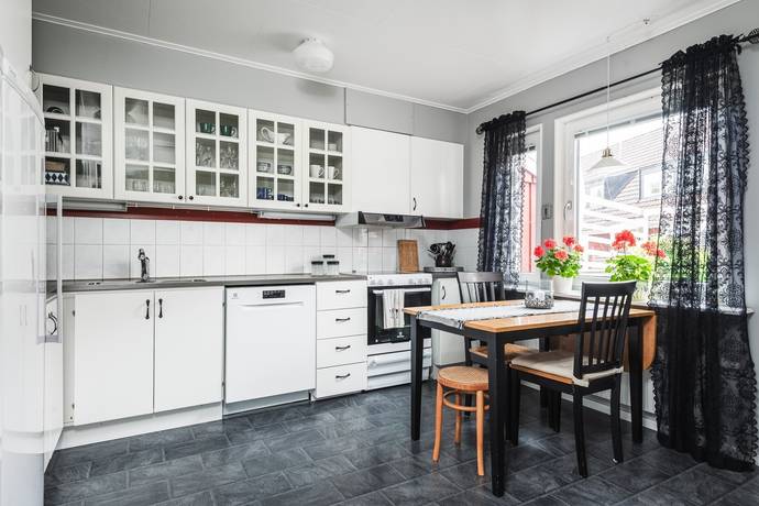 3 rum lägenhet på Enbärsstigen 18 Nyhem, Finspångs kommun - bild 3