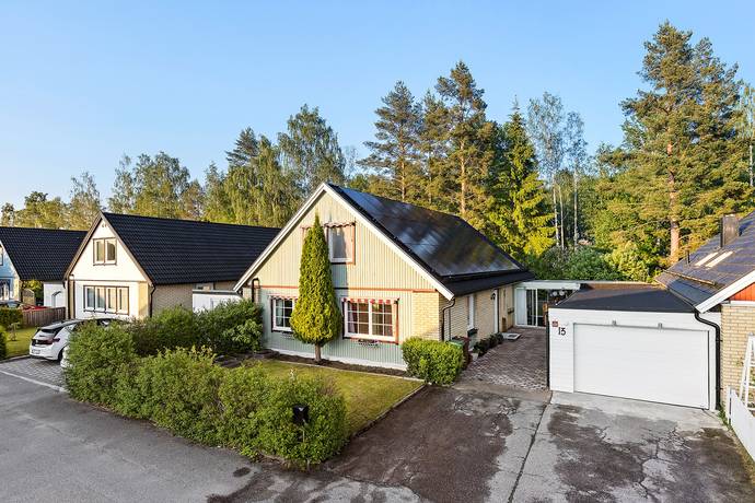 7 rum kedjehus på Brunstensvägen 13 Lundby, Örebro kommun - bild 1