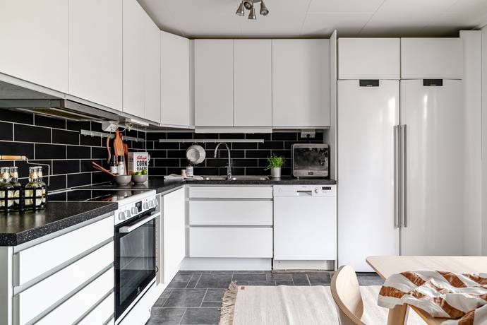5 rum radhus på Gladarbergsvägen 20 Hovsta, Örebro kommun - bild 4