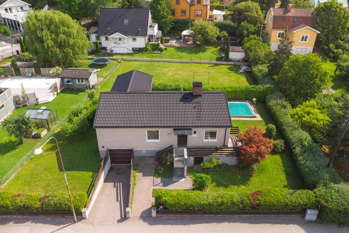 7 rum villa på Rissnavägen 29 Bromsten, Stockholms kommun - bild 1