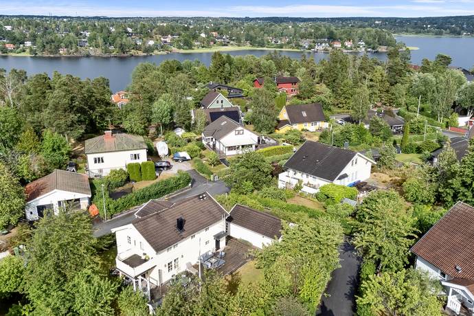 6 rum villa på Gryningsvägen 15 Drevviksstrand, Huddinge kommun - bild 1