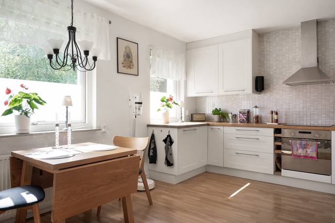 2 rum Lägenhet på Ivar Claessons Gata 32 Centrum Kungälv Kungälvs kommun - bild 2