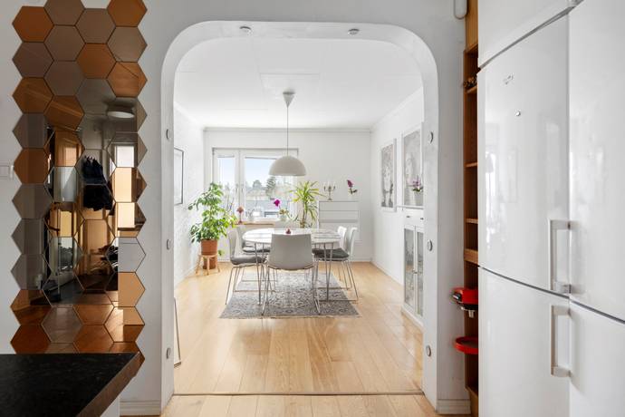 6 rum Radhus på Basgränd 127 Vällingby - Kälvesta Stockholms kommun - bild 9