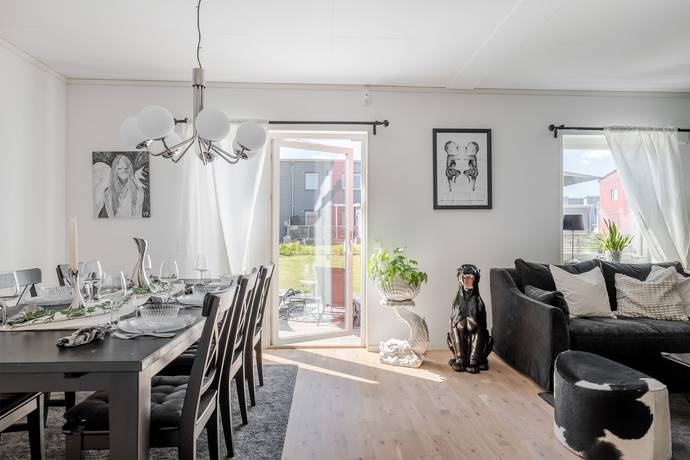 5 rum Parhus på Biodlarvägen 18 Göta Lilla Edets kommun - bild 9