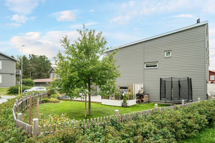4 rum radhus på Lertagsvägen 8 F Centrum, Knivsta kommun - bild 1